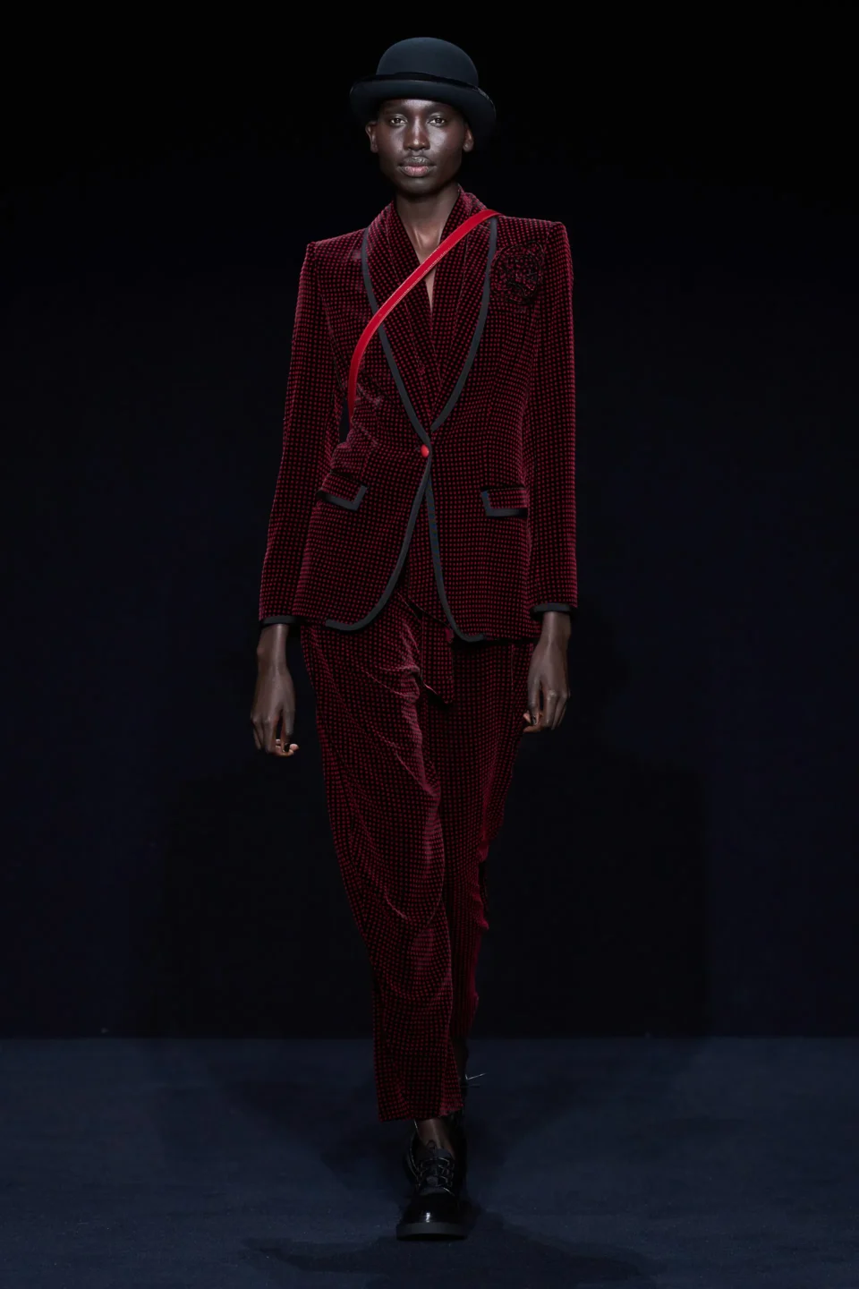 00025-emporio-armani-fall-2023-ready-to-wear-credit-gorunway