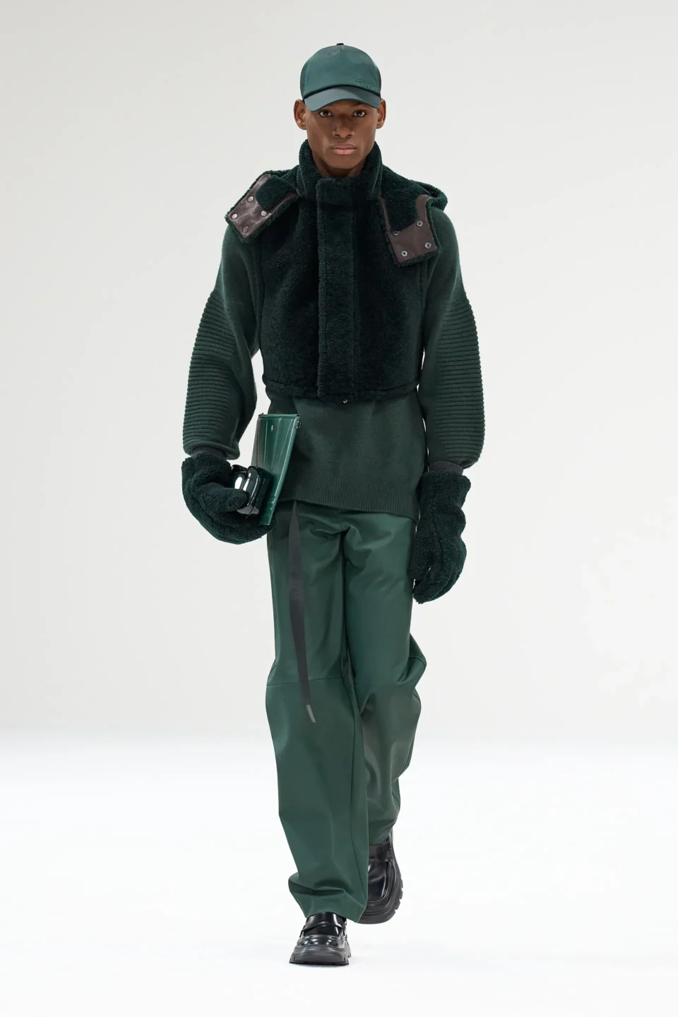 00025-ferrari-fall-2023-ready-to-wear-credit-gorunway