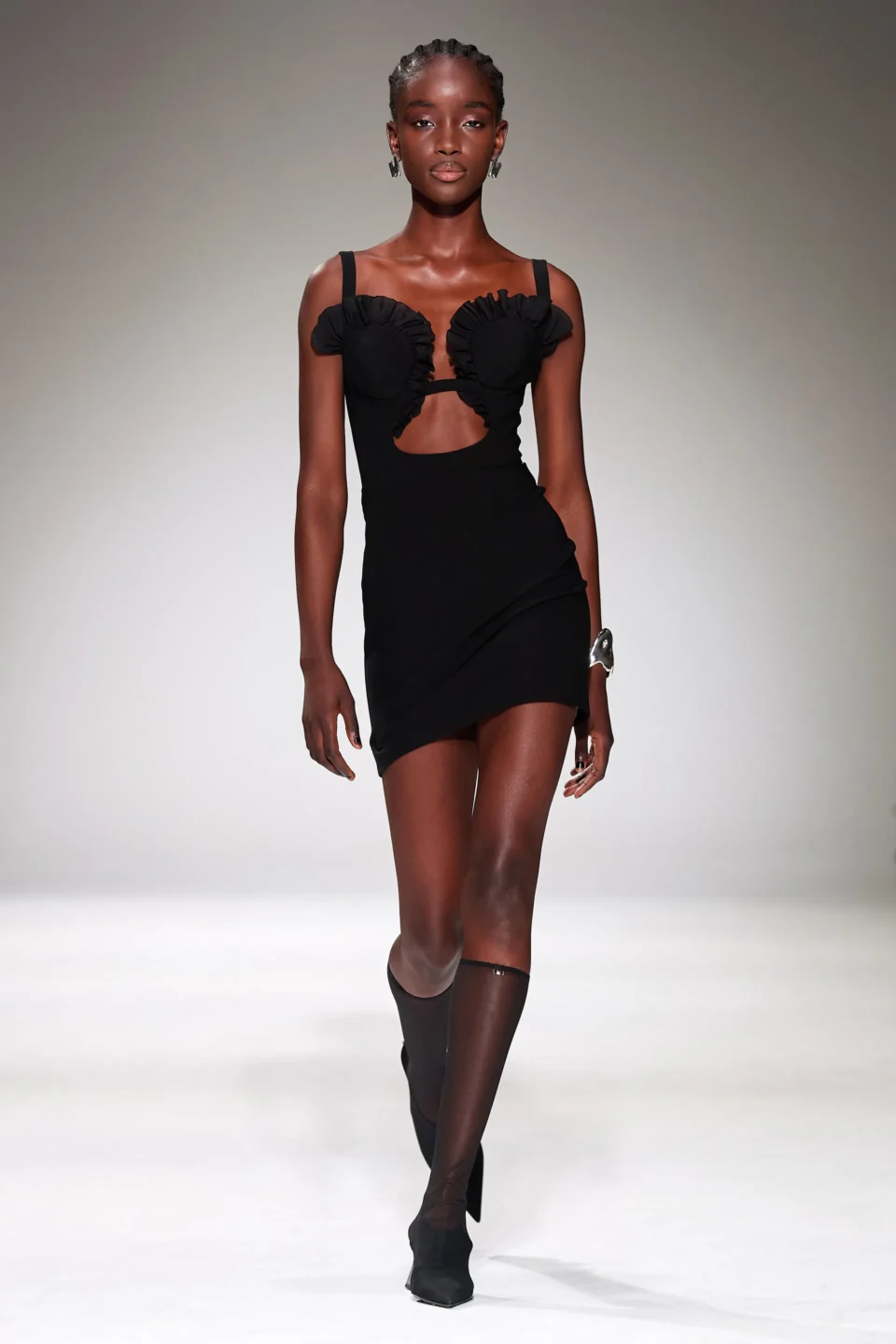 00026-nensi-dojaka-fall-2023-ready-to-wear-credit-gorunway