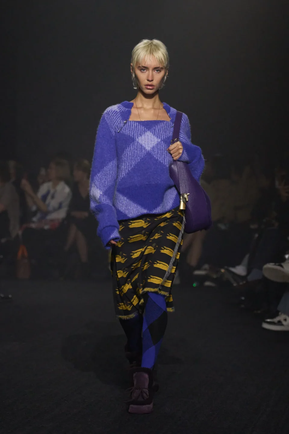 00030-burberry-fall-2023-ready-to-wear-credit-gorunway