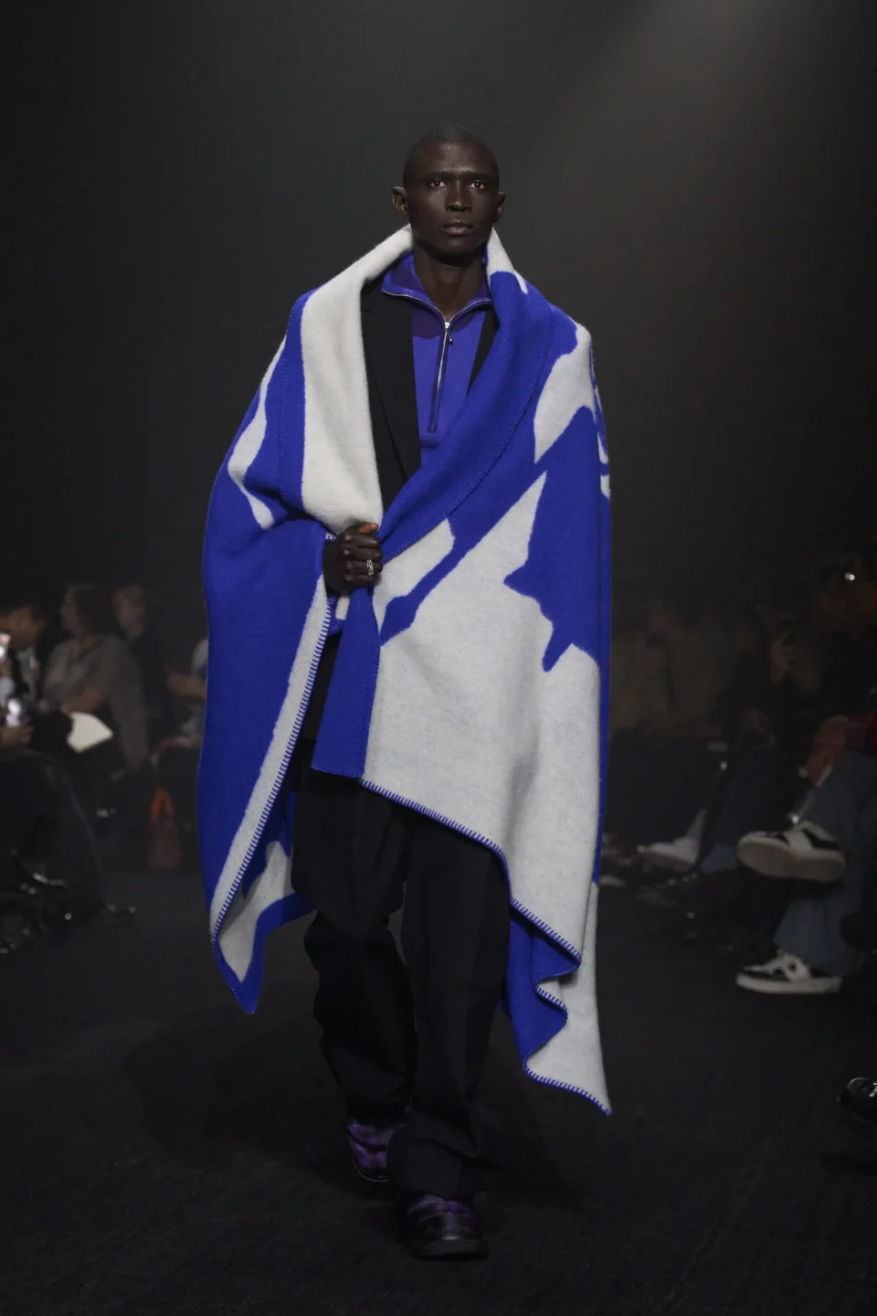 00033-burberry-fall-2023-ready-to-wear-credit-gorunway