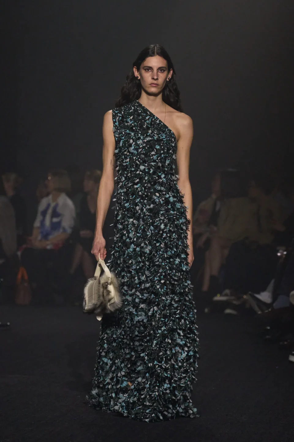 00035-burberry-fall-2023-ready-to-wear-credit-gorunway