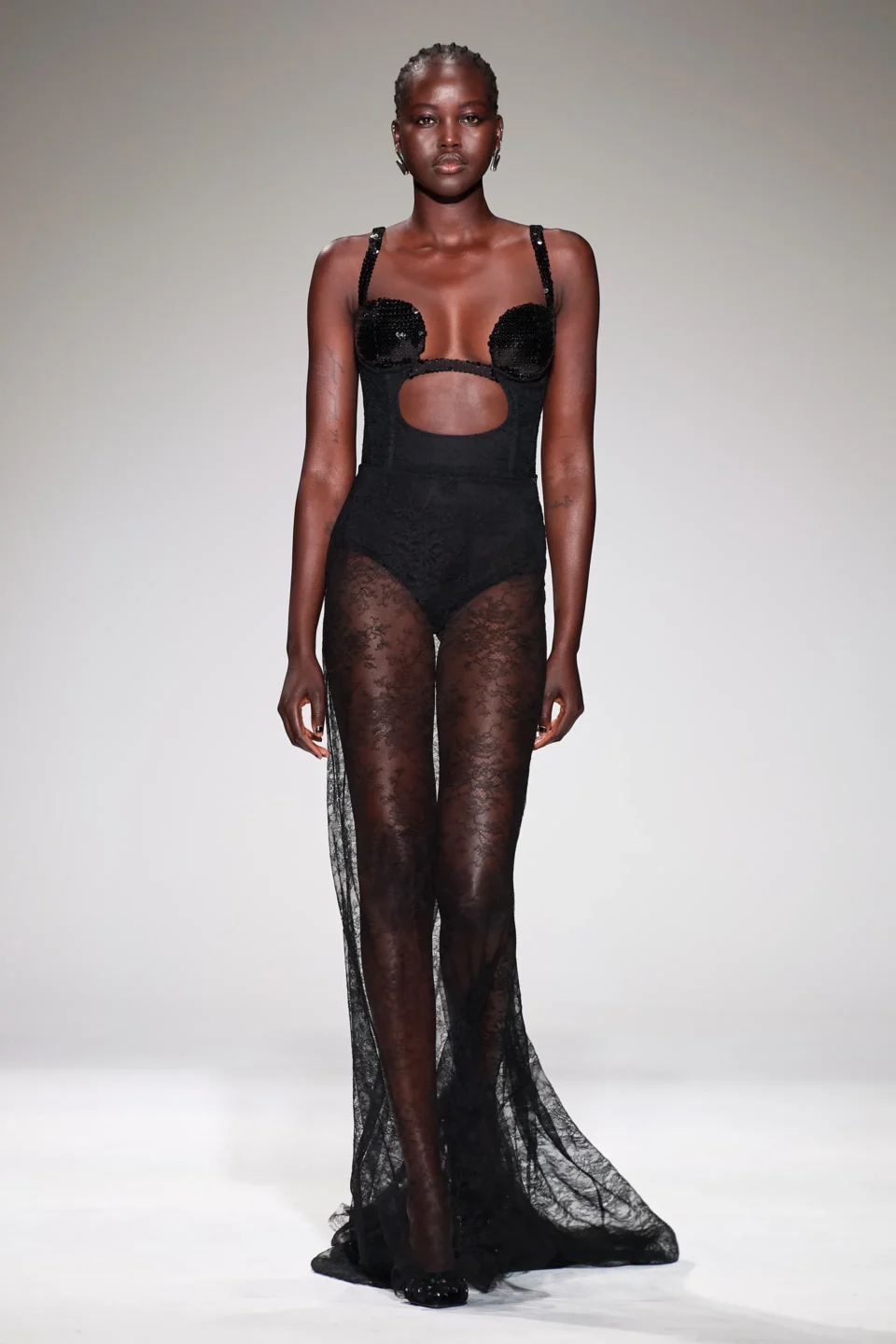 00036-nensi-dojaka-fall-2023-ready-to-wear-credit-gorunway