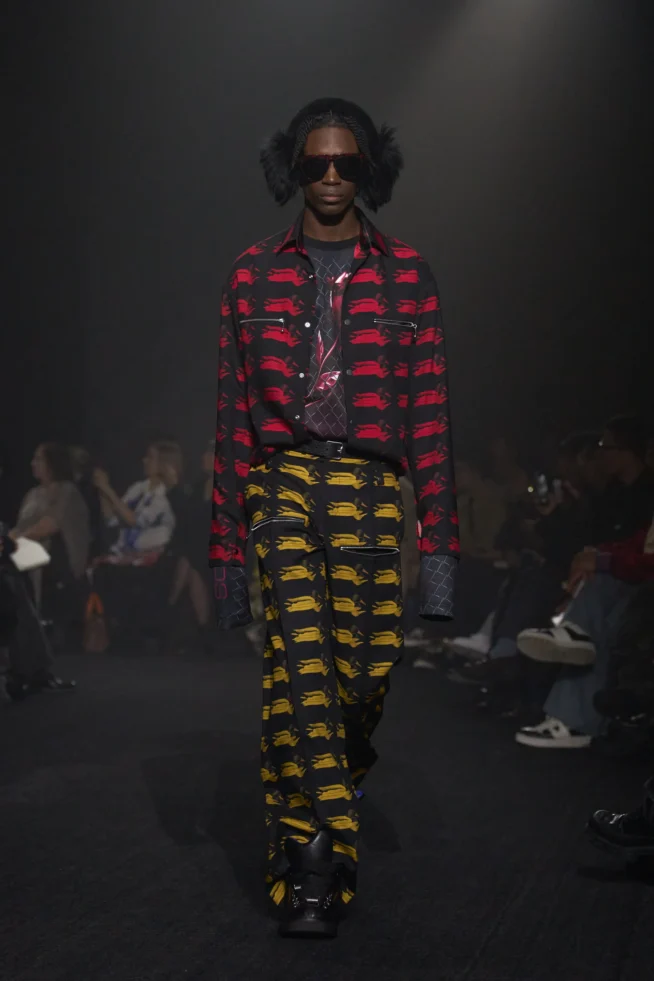 00037-burberry-fall-2023-ready-to-wear-credit-gorunway