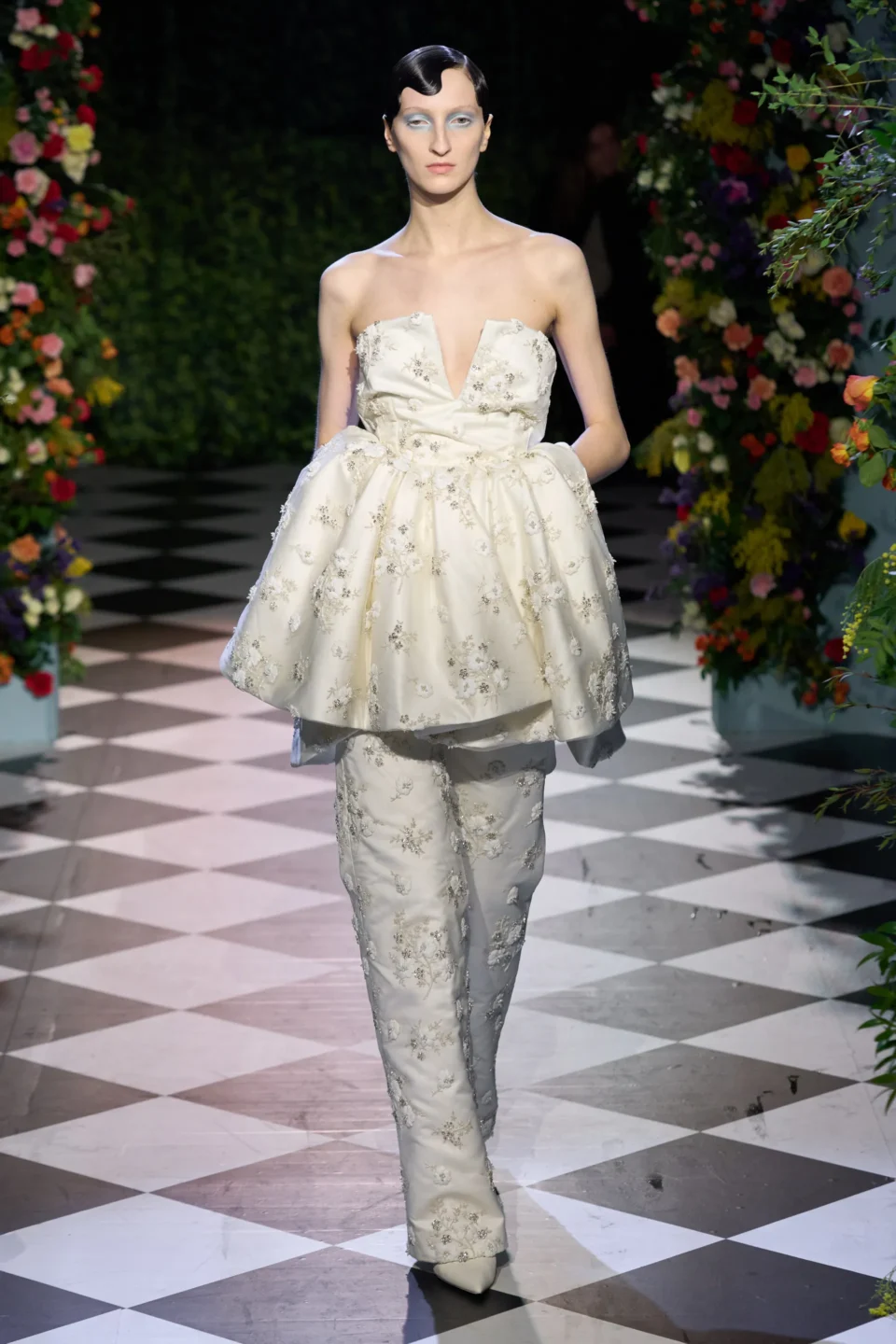 00037-richard-quinn-fall-2023-ready-to-wear-credit-gorunway