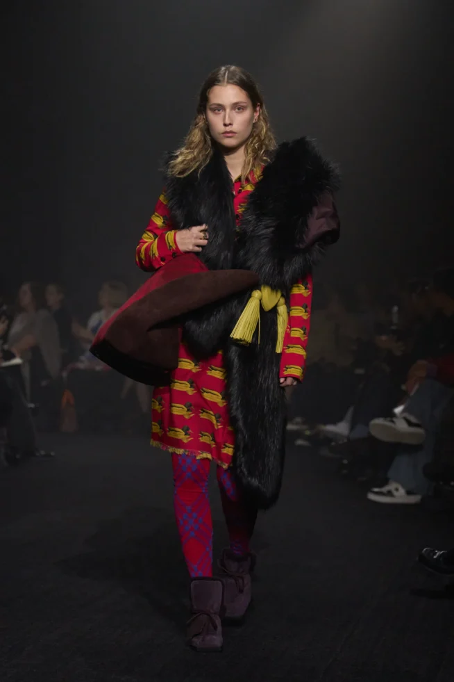 00038-burberry-fall-2023-ready-to-wear-credit-gorunway