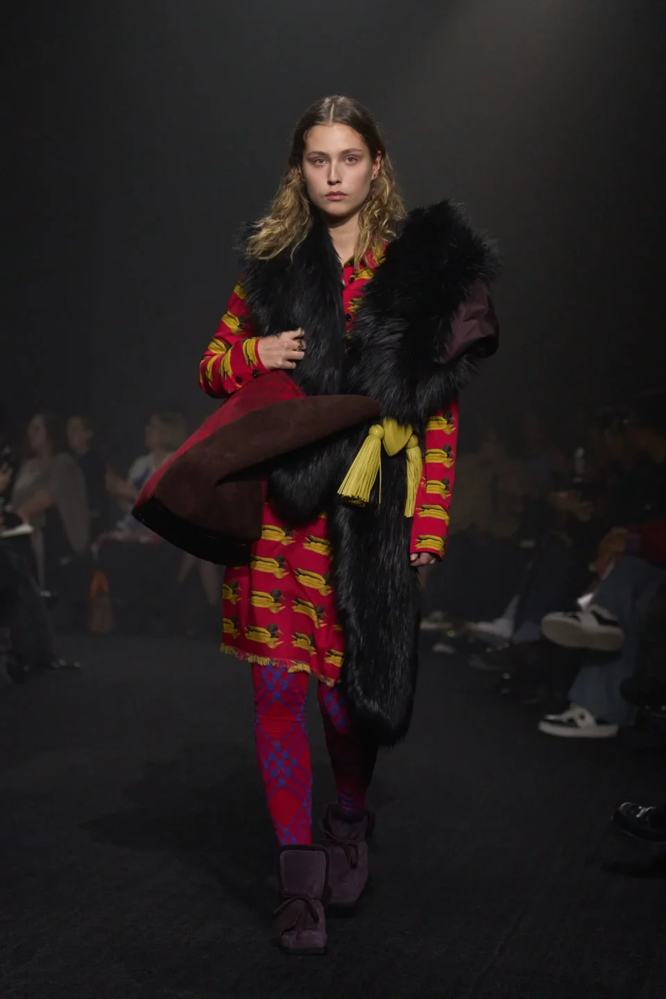 00038-burberry-fall-2023-ready-to-wear-credit-gorunway