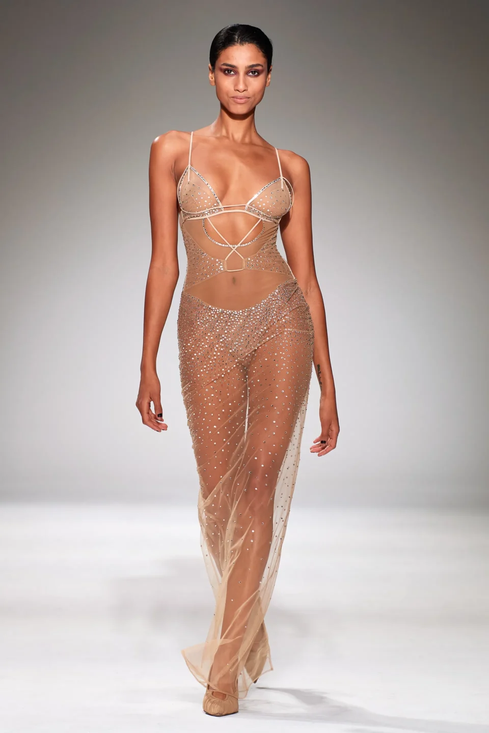 00038-nensi-dojaka-fall-2023-ready-to-wear-credit-gorunway