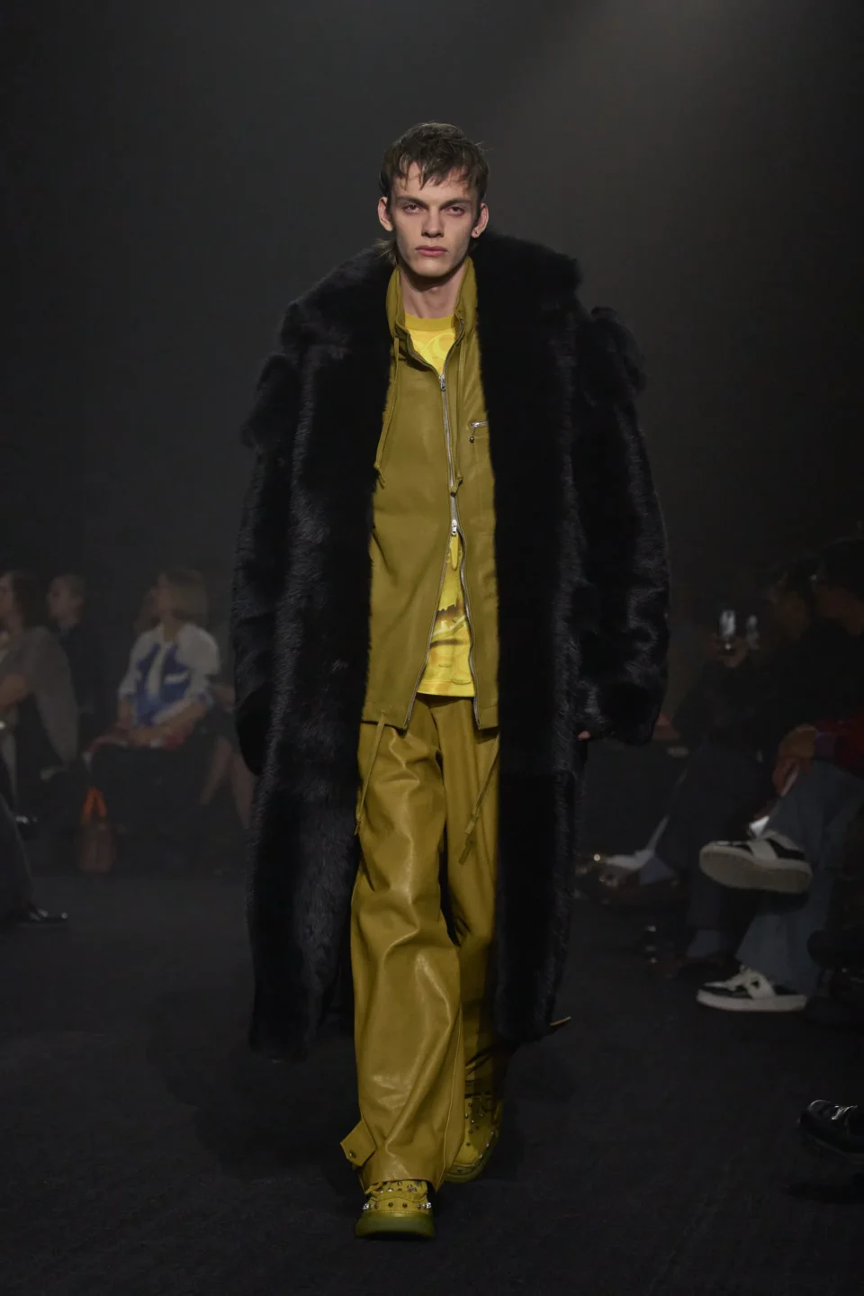 00039-burberry-fall-2023-ready-to-wear-credit-gorunway