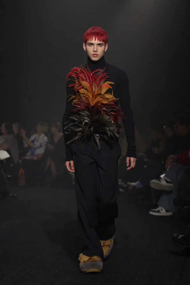 00040-burberry-fall-2023-ready-to-wear-credit-gorunway