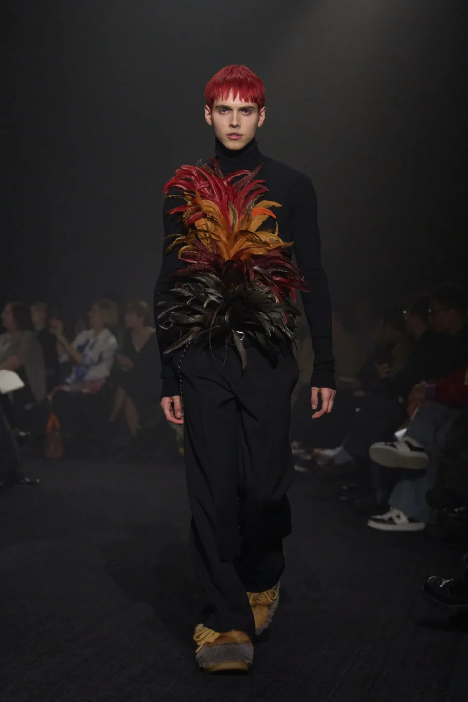 00040-burberry-fall-2023-ready-to-wear-credit-gorunway