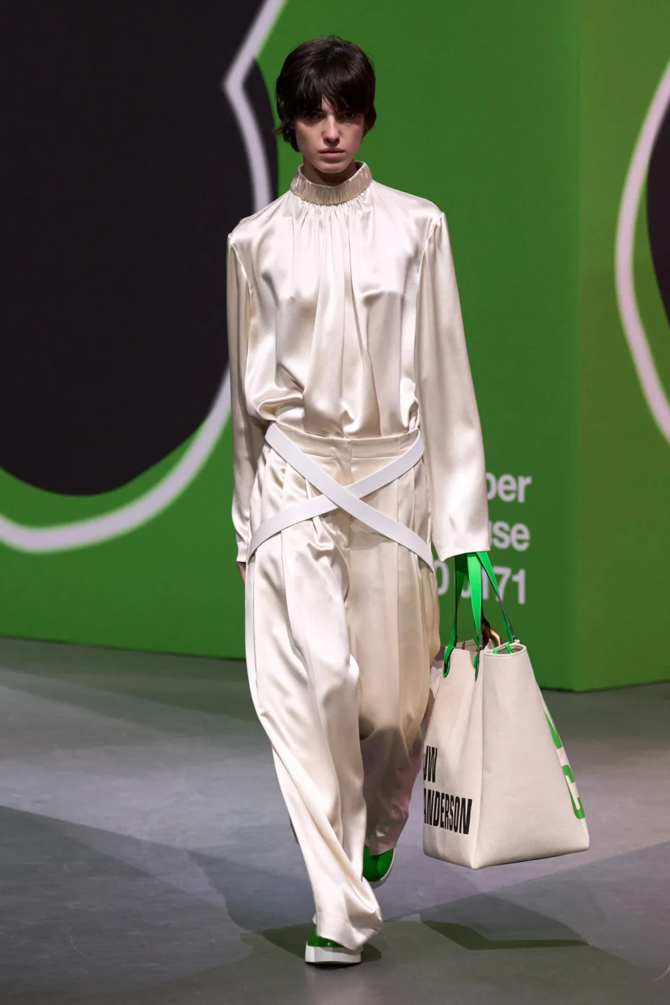 00040-jw-anderson-fall-2023-ready-to-wear-credit-gorunway
