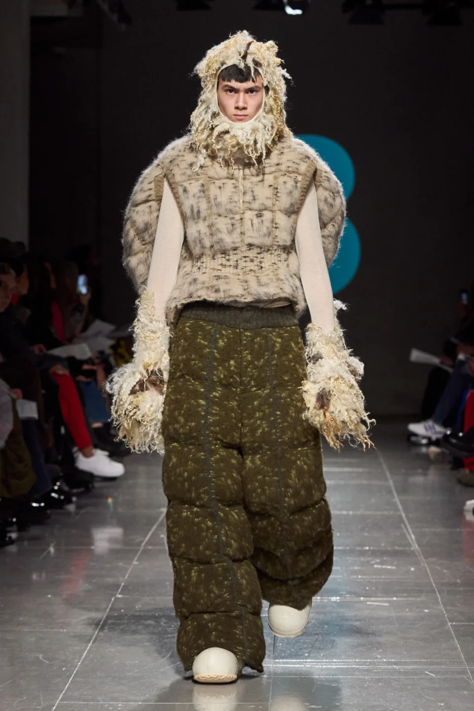 00042-central-saint-martins-fall-2023-ready-to-wear-credit-gorunway