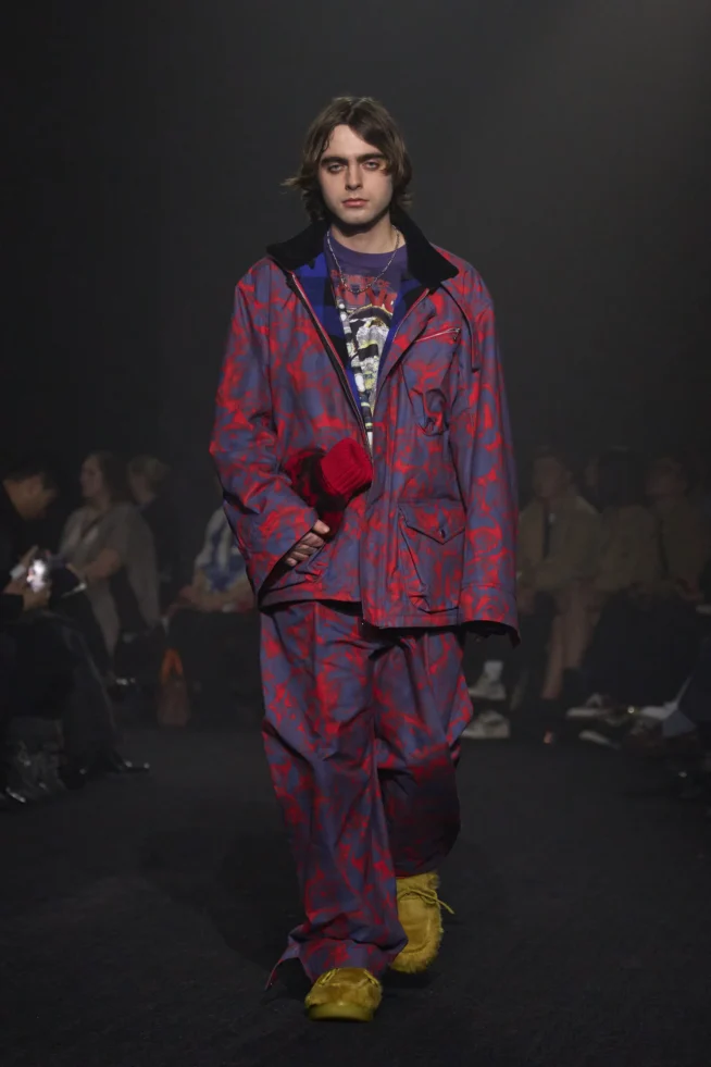 00043-burberry-fall-2023-ready-to-wear-credit-gorunway