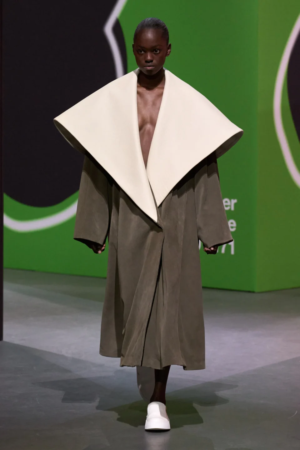 00043-jw-anderson-fall-2023-ready-to-wear-credit-gorunway