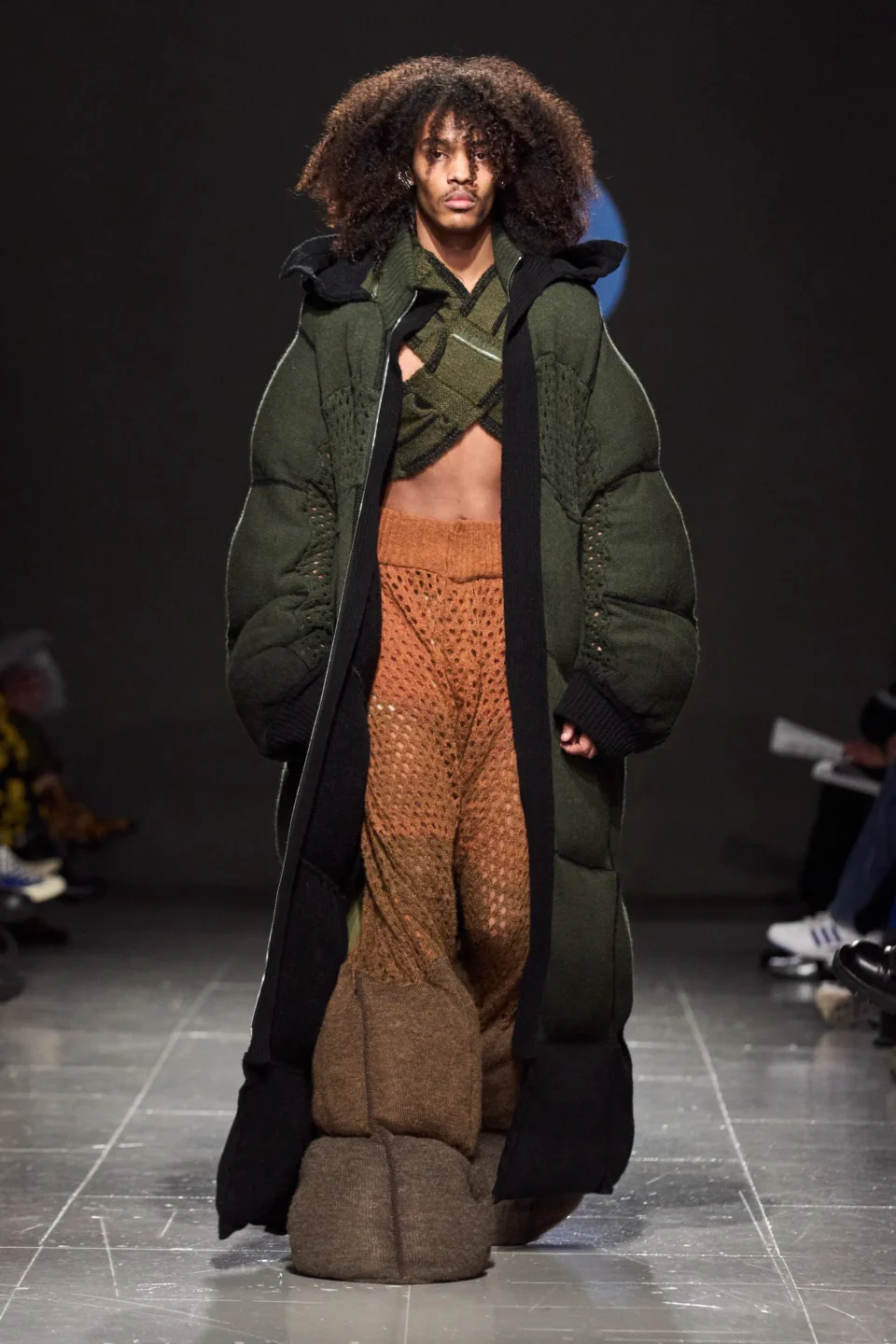 00045-central-saint-martins-fall-2023-ready-to-wear-credit-gorunway