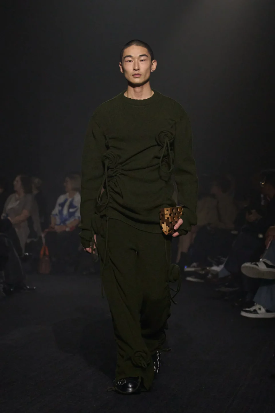 00046-burberry-fall-2023-ready-to-wear-credit-gorunway