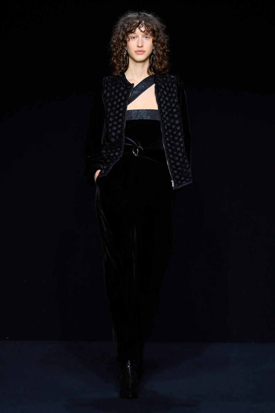 00048-emporio-armani-fall-2023-ready-to-wear-credit-gorunway