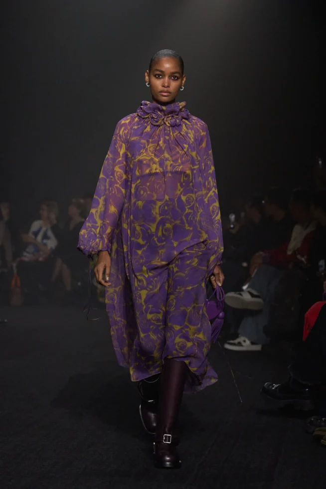 00050-burberry-fall-2023-ready-to-wear-credit-gorunway