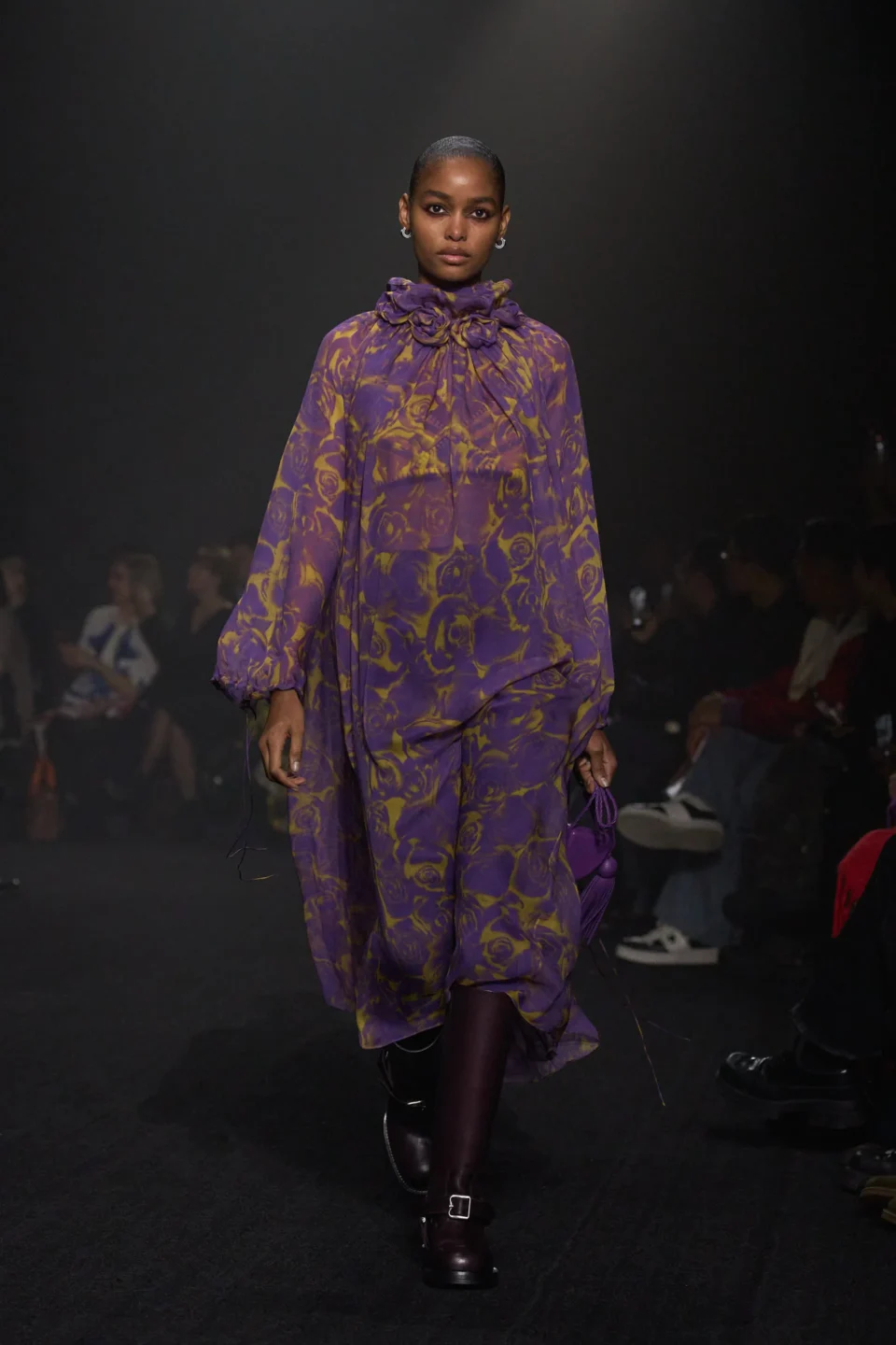 00050-burberry-fall-2023-ready-to-wear-credit-gorunway