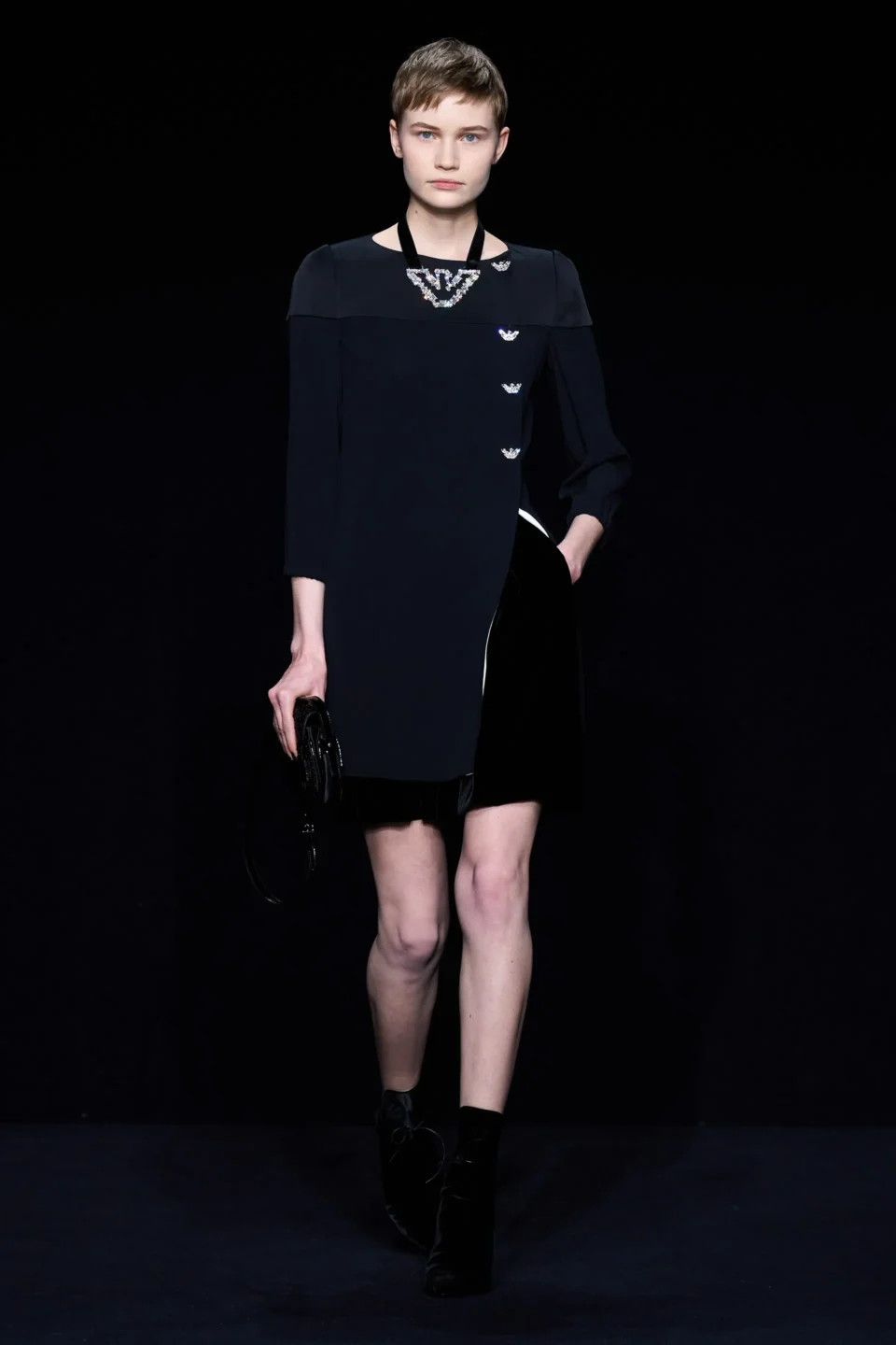 00050-emporio-armani-fall-2023-ready-to-wear-credit-gorunway
