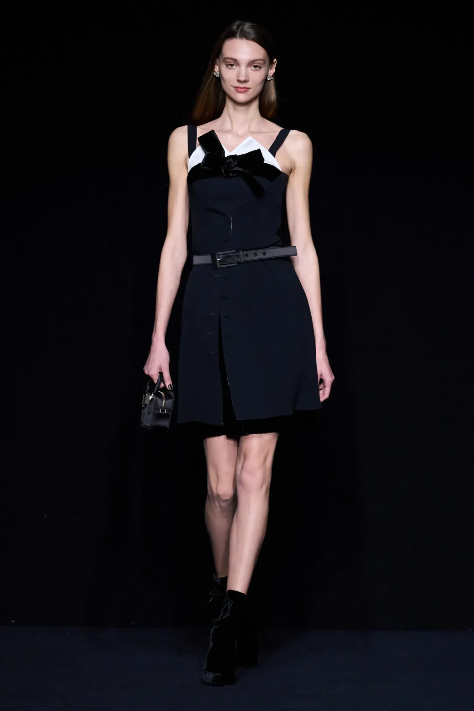 00051-emporio-armani-fall-2023-ready-to-wear-credit-gorunway