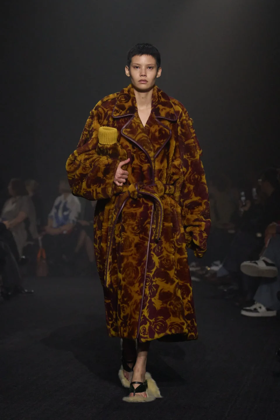 00052-burberry-fall-2023-ready-to-wear-credit-gorunway
