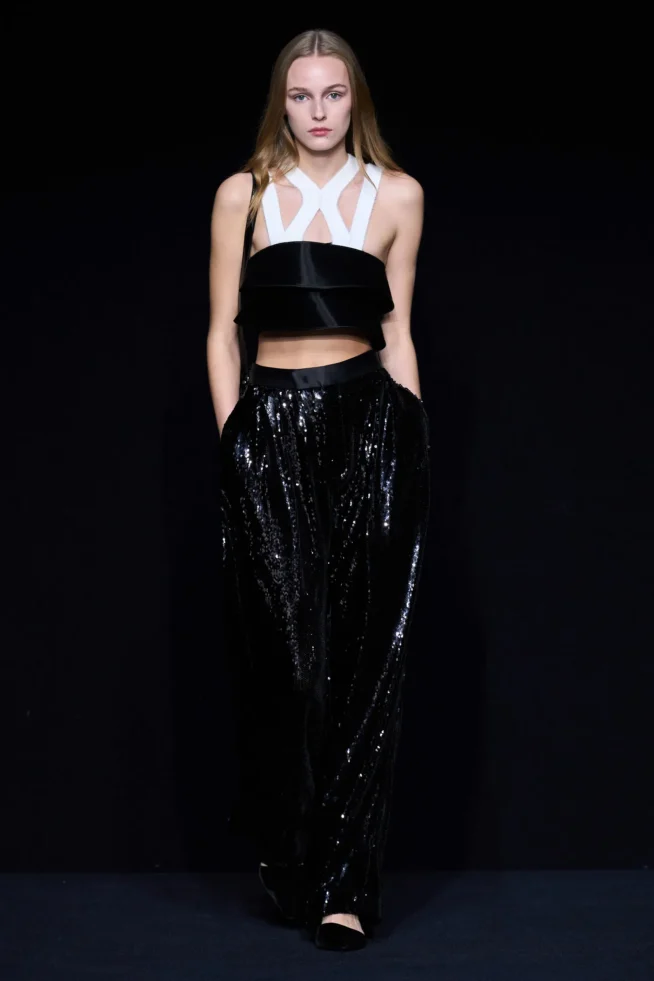 00054-emporio-armani-fall-2023-ready-to-wear-credit-gorunway