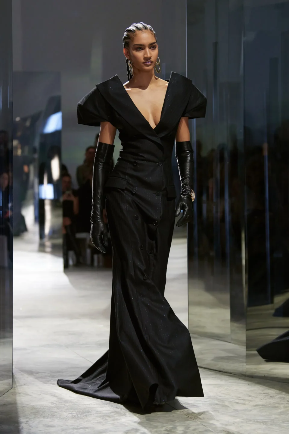 00055-luar-fall-2023-ready-to-wear-credit-gorunway