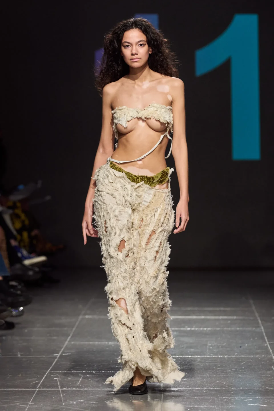 00063-central-saint-martins-fall-2023-ready-to-wear-credit-gorunway