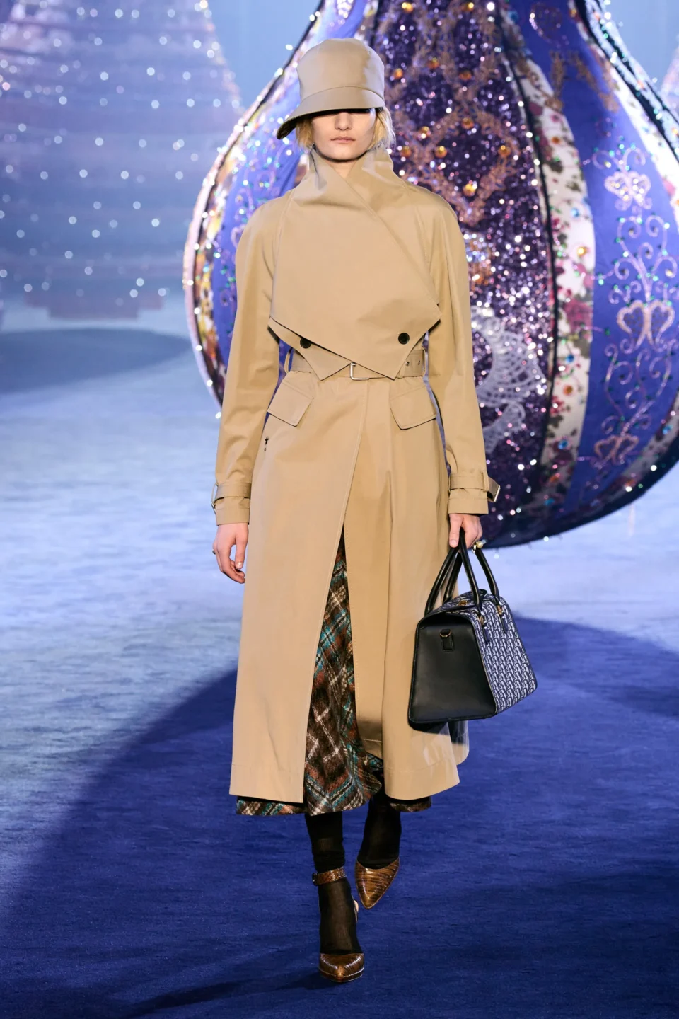 00063-christian-dior-fall-2023-ready-to-wear-credit-gorunway