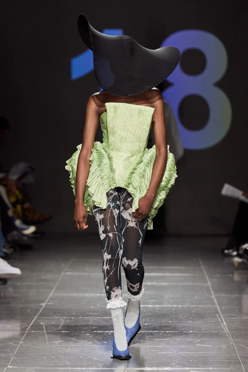 00100-central-saint-martins-fall-2023-ready-to-wear-credit-gorunway