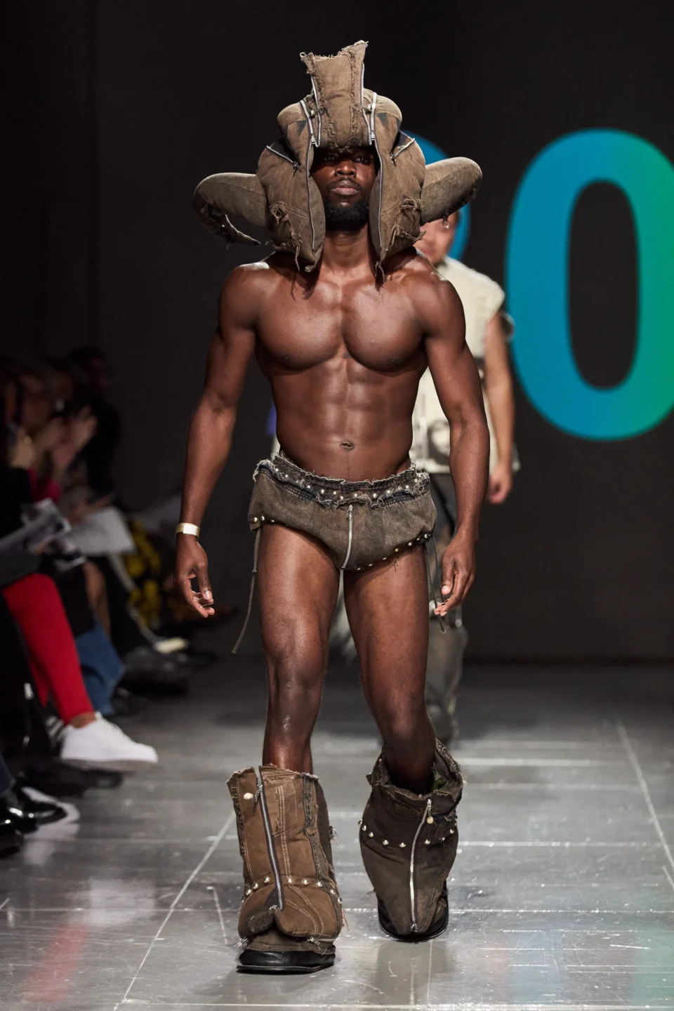 00114-central-saint-martins-fall-2023-ready-to-wear-credit-gorunway