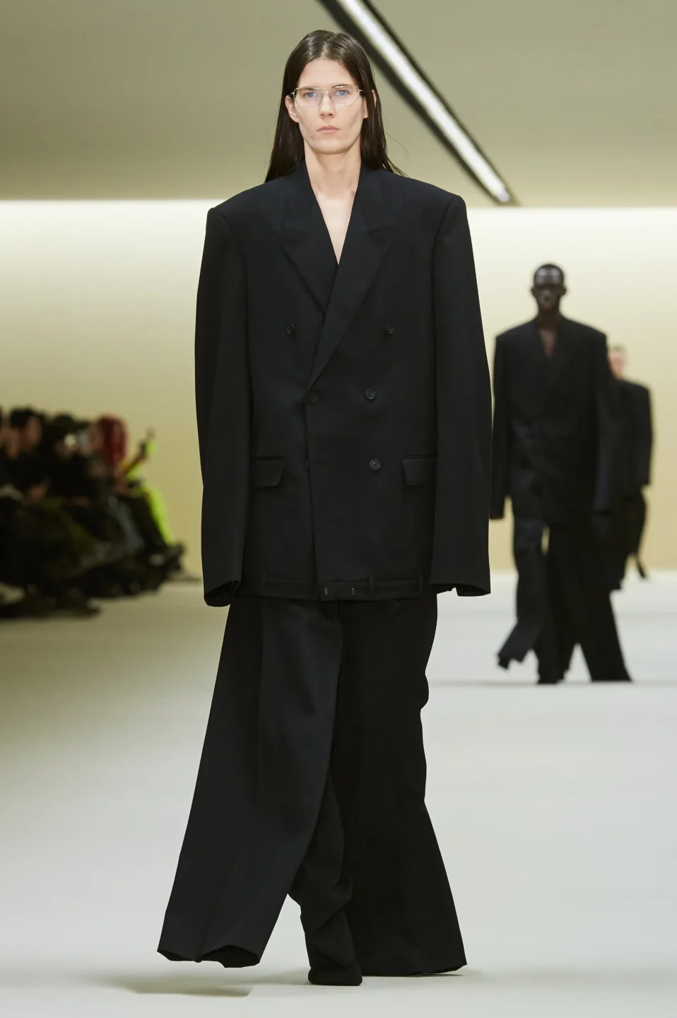 00001-balenciaga-fall-2023-ready-to-wear-credit-gorunway