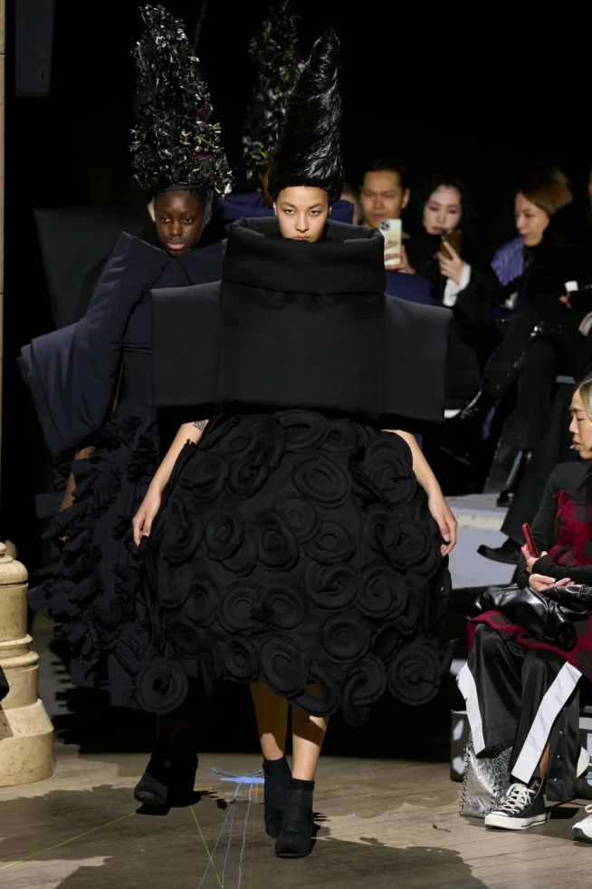 00001-comme-des-garcons-fall-2023-ready-to-wear-credit-gorunway