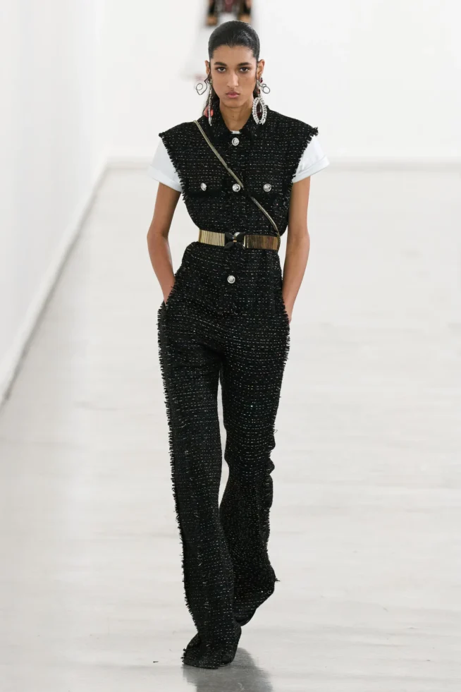 00001-giambattista-valli-fall-2023-ready-to-wear-credit-gorunway