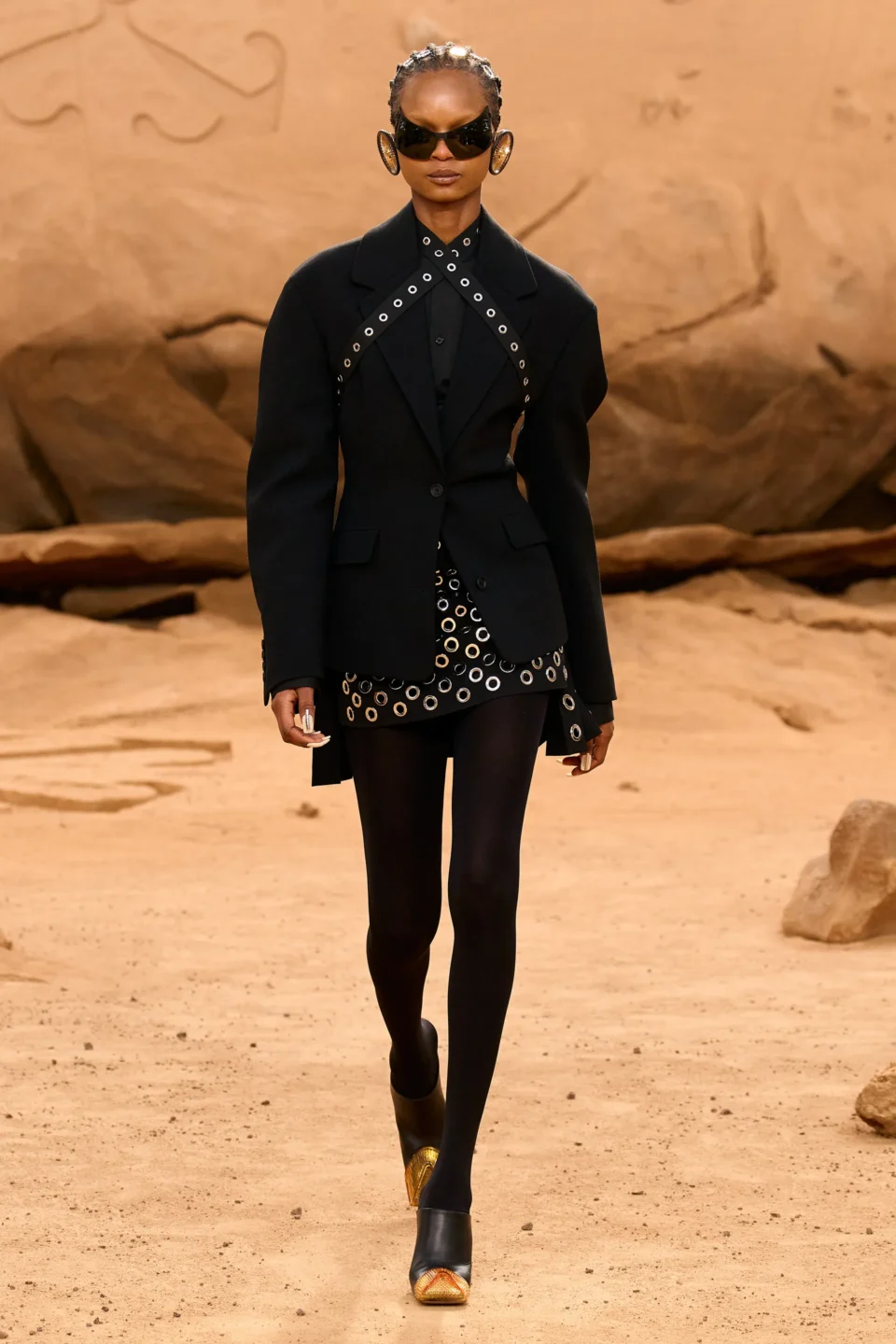 00001-off-white-fall-2023-ready-to-wear-credit-gorunway