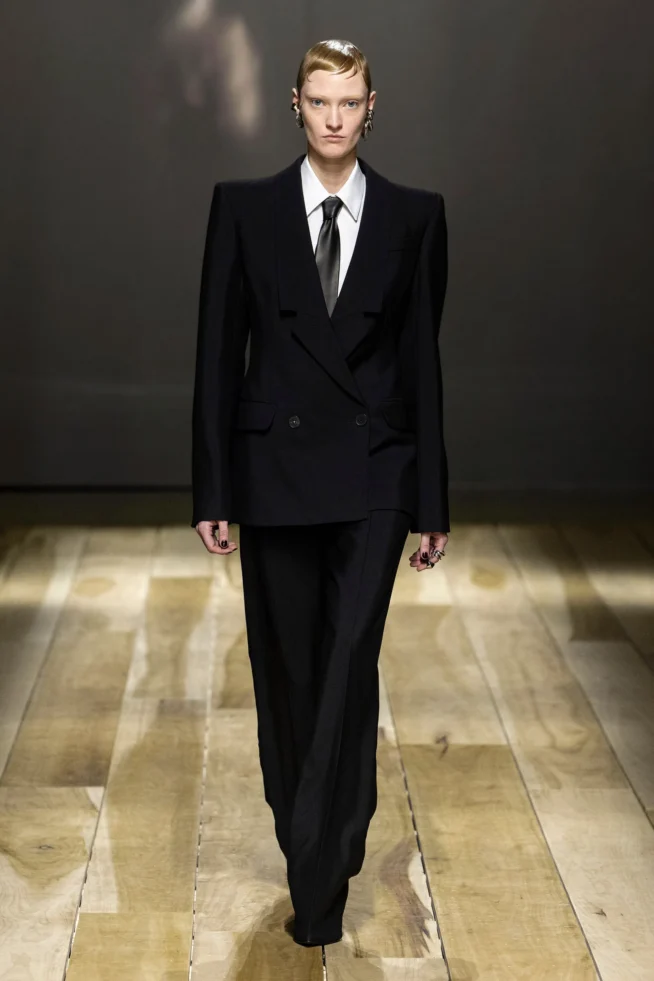 00002-alexander-mcqueen-fall-2023-ready-to-wear-credit-brand