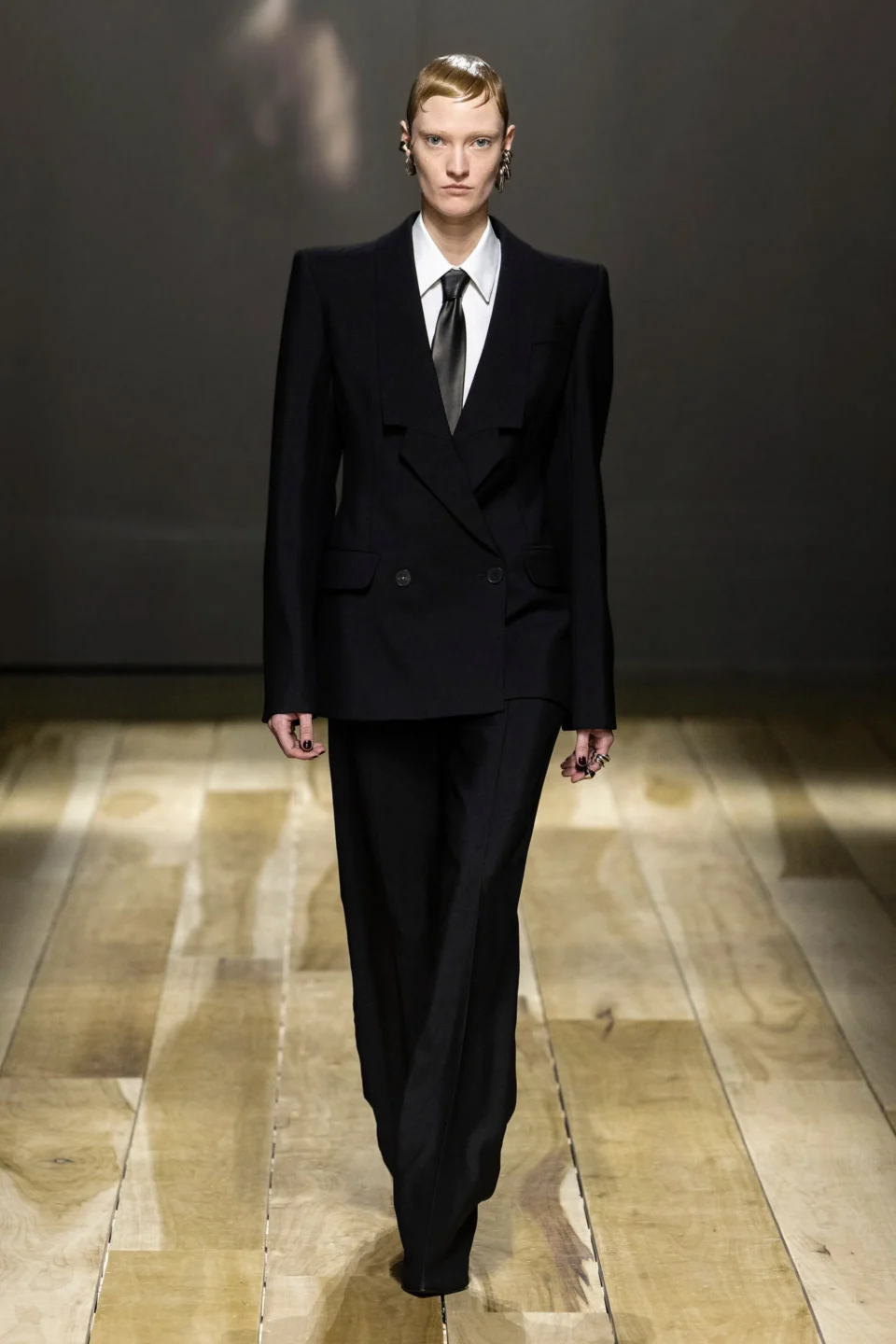 00002-alexander-mcqueen-fall-2023-ready-to-wear-credit-brand