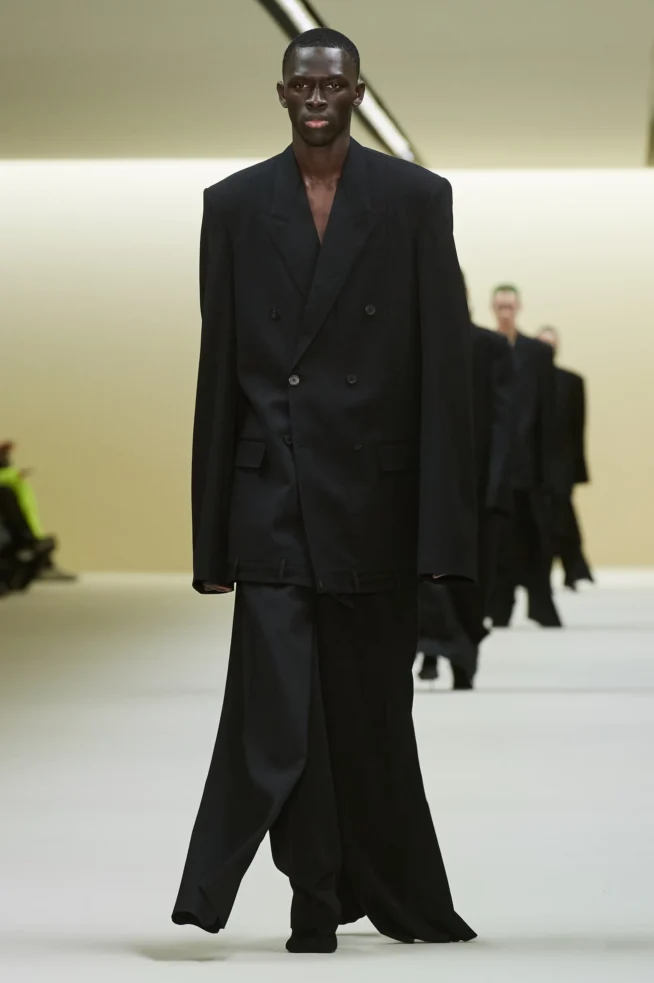 00002-balenciaga-fall-2023-ready-to-wear-credit-gorunway