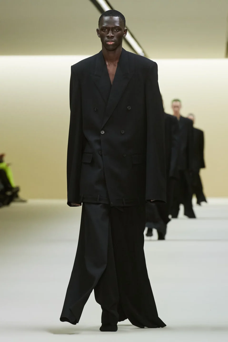 00002-balenciaga-fall-2023-ready-to-wear-credit-gorunway
