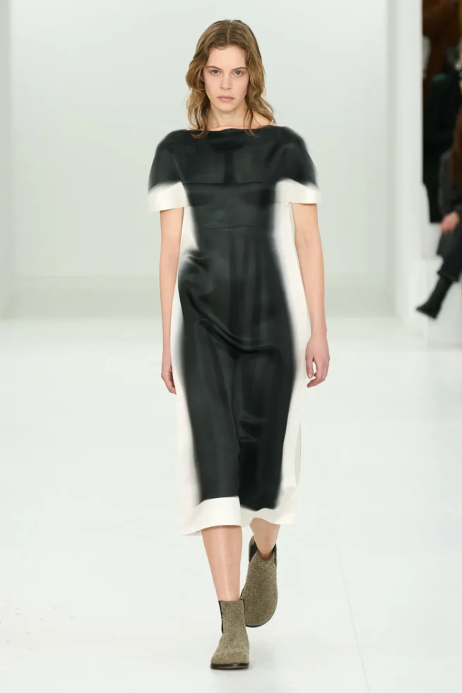 00002-loewe-fall-2023-ready-to-wear-credit-gorunway