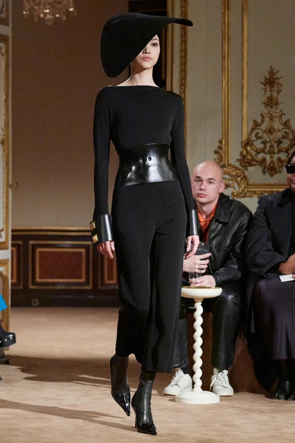 00002-schiaparelli-fall-2023-ready-to-wear-credit-gorunway