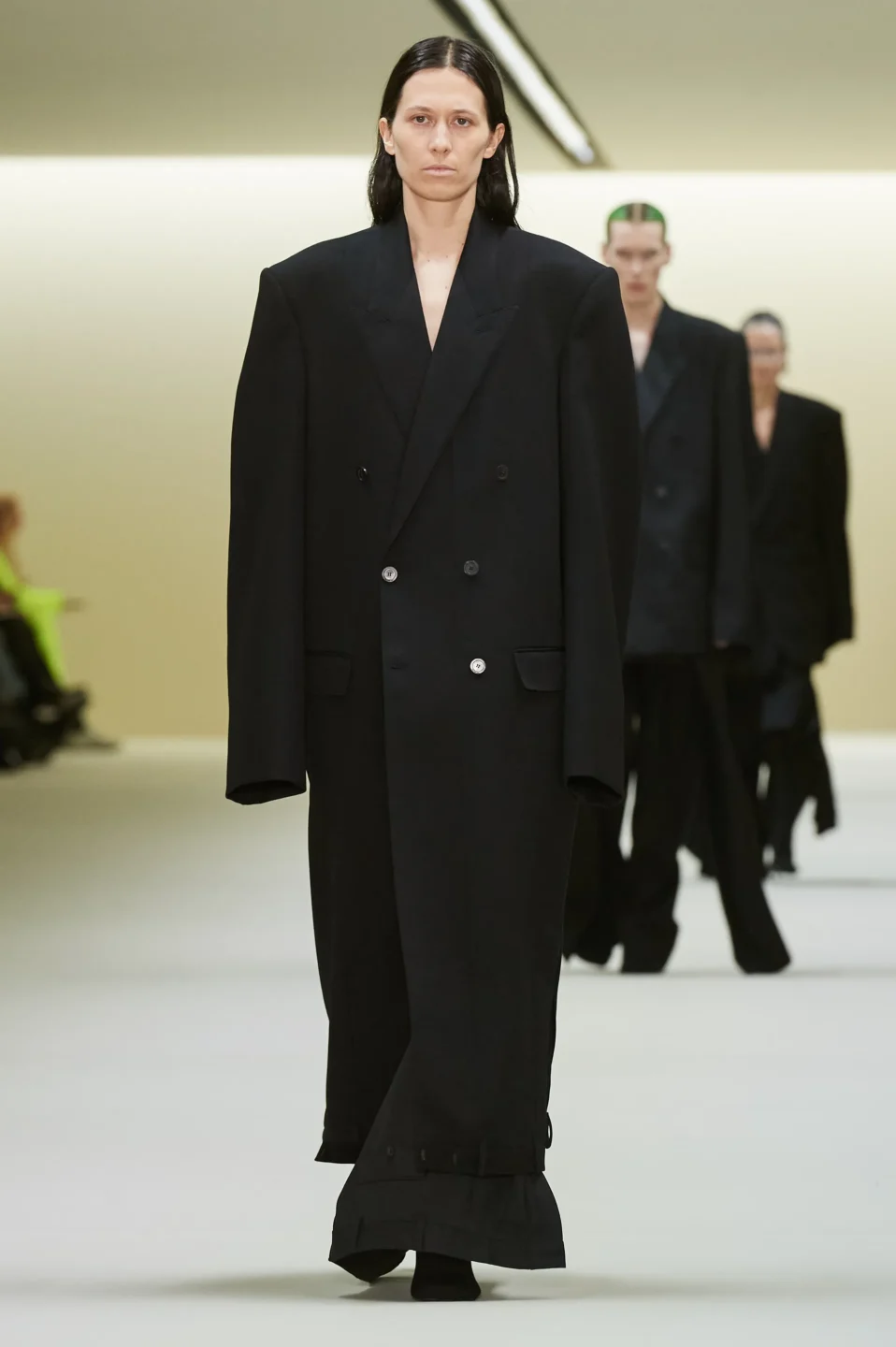 00003-balenciaga-fall-2023-ready-to-wear-credit-gorunway