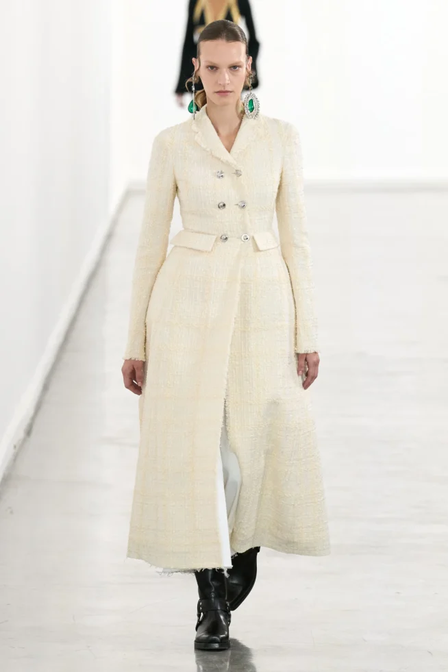 00003-giambattista-valli-fall-2023-ready-to-wear-credit-gorunway