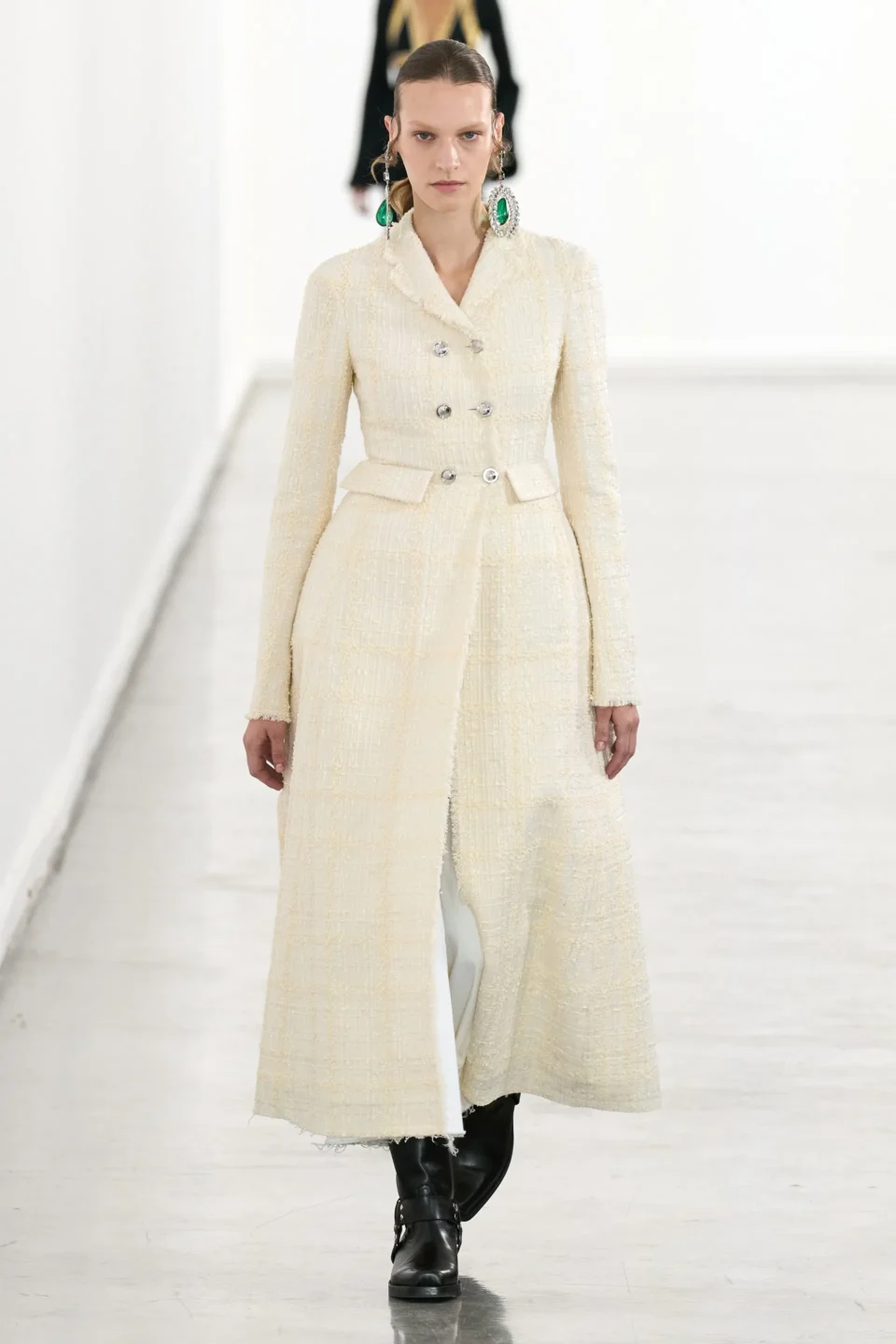 00003-giambattista-valli-fall-2023-ready-to-wear-credit-gorunway