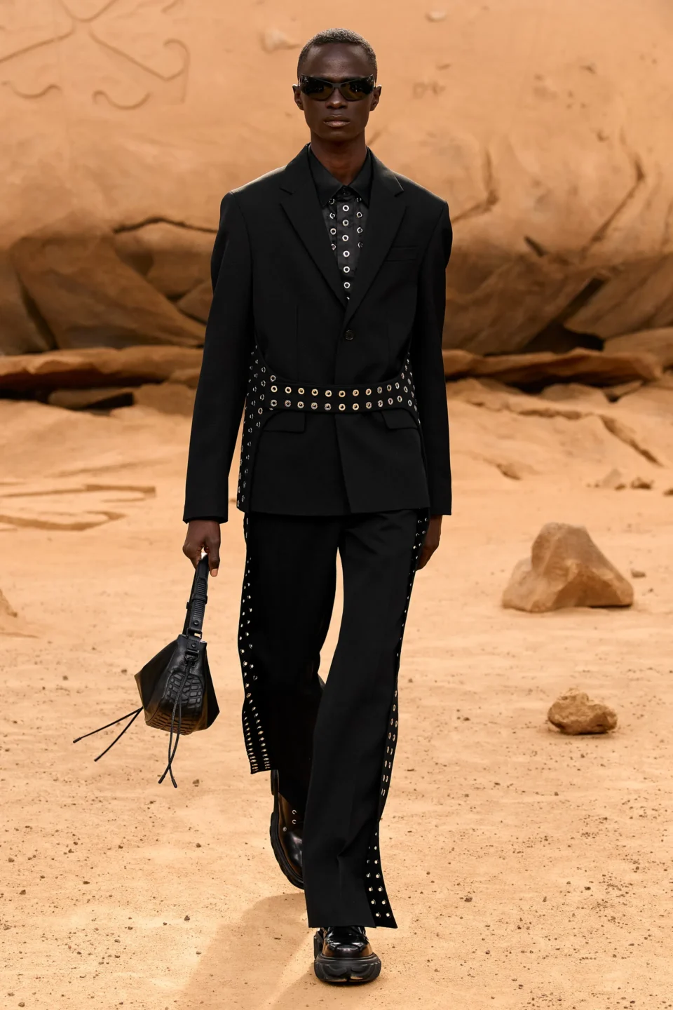 00003-off-white-fall-2023-ready-to-wear-credit-gorunway