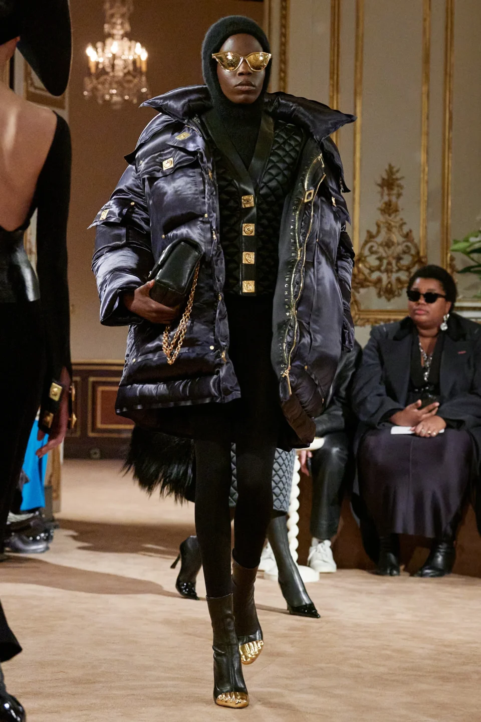 00003-schiaparelli-fall-2023-ready-to-wear-credit-gorunway