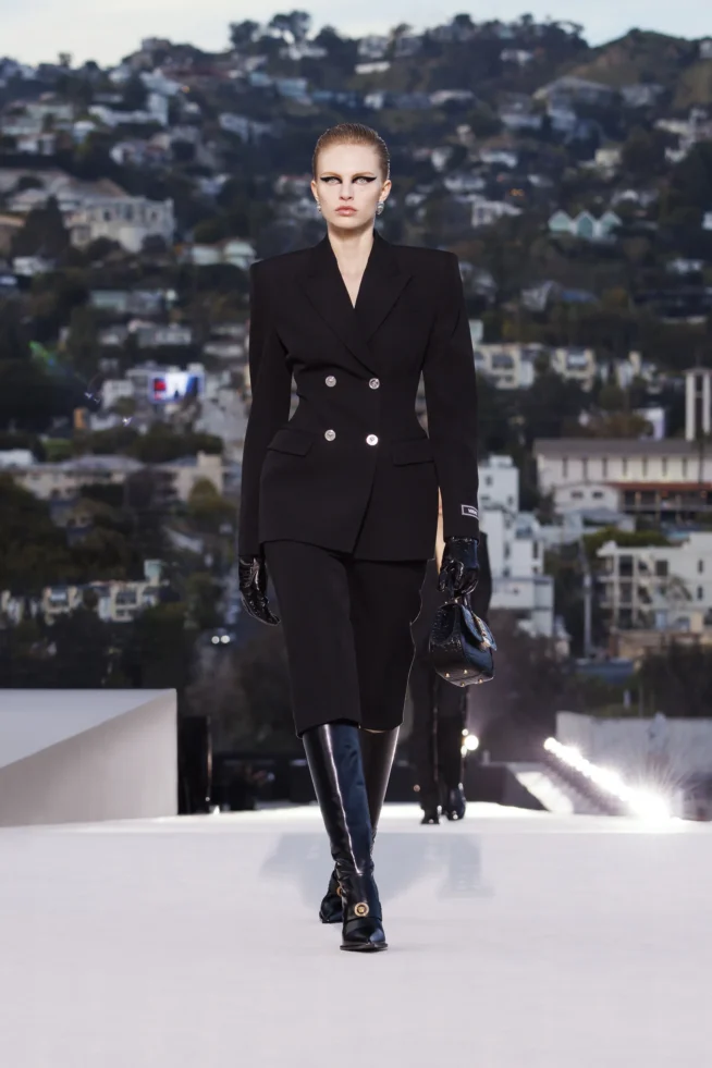 00003-versace-fall-2023-ready-to-wear-tokyo-credit-brand