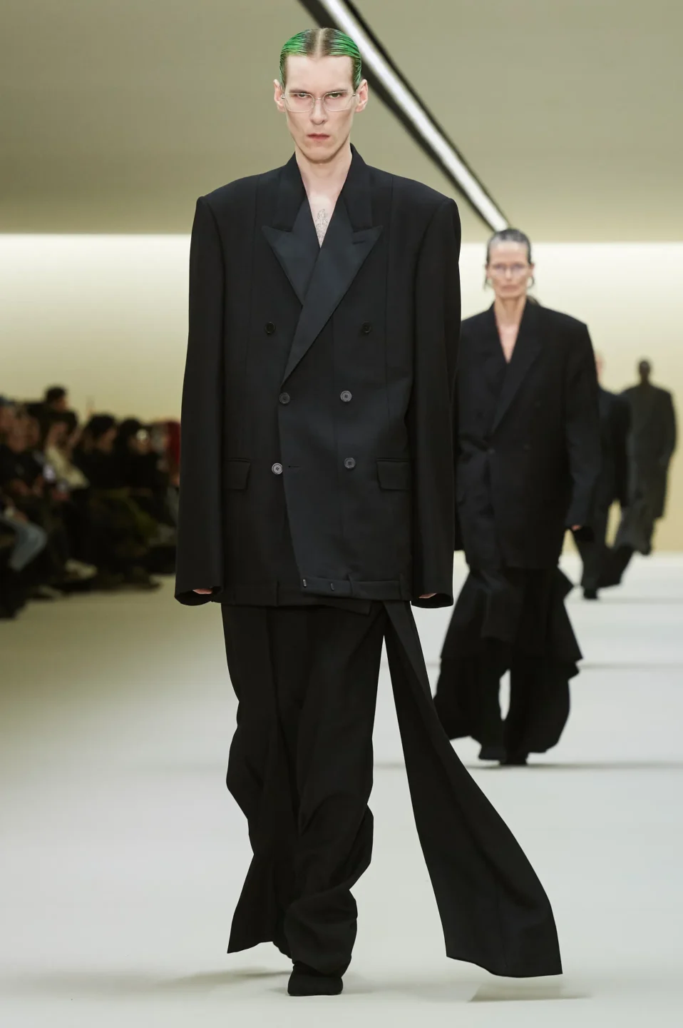 00004-balenciaga-fall-2023-ready-to-wear-credit-gorunway